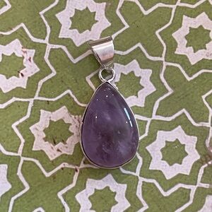 Natural Sage Amethyst Silver Plated Teardrop Pendant Light Purple – BRAND NEW
